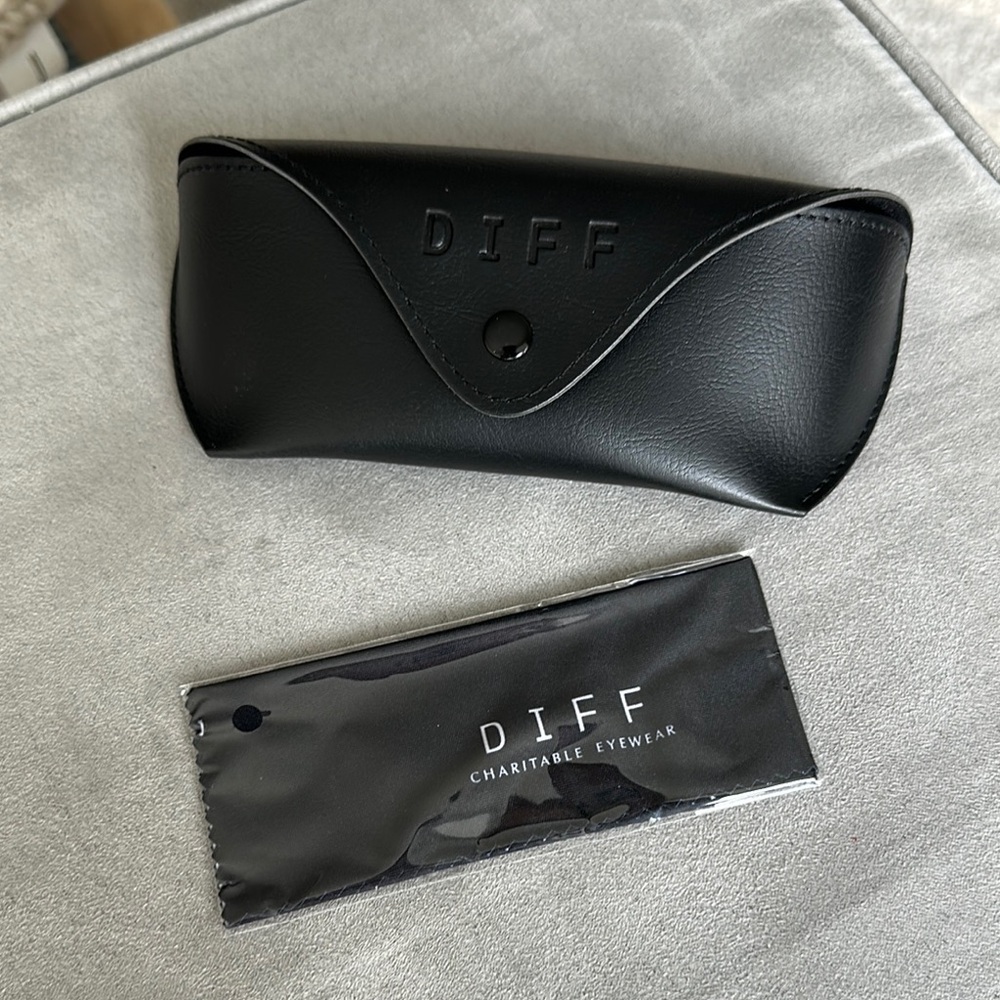 NEW Diff Blue Aviator Sunglasses - Picture 3 of 3